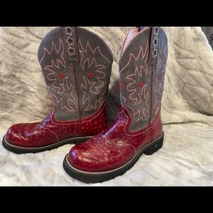 Size 10 Red Ariat cowboy boots.